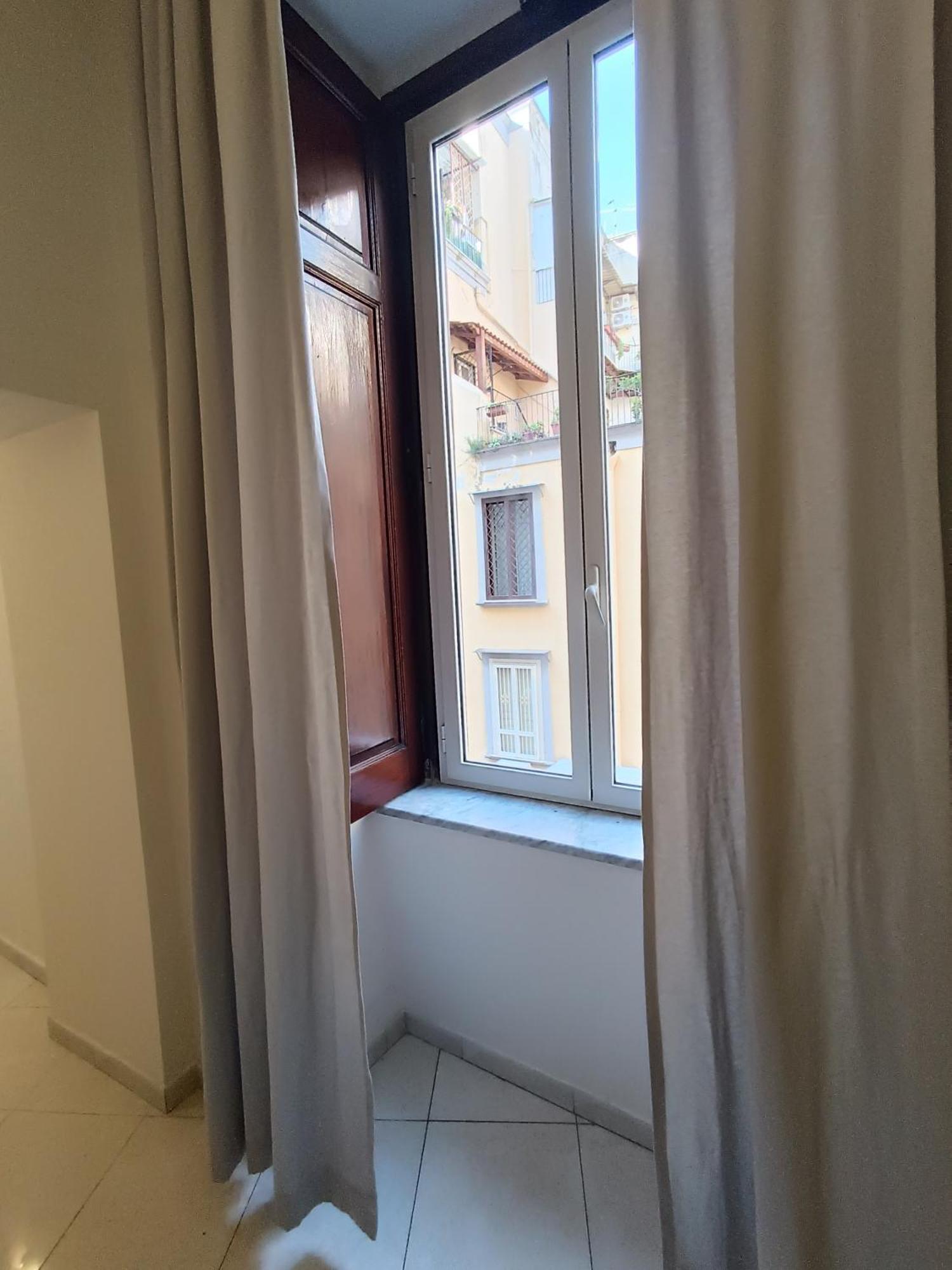 Residenza Geri - Suite And Home Napoli Centro ภายนอก รูปภาพ
