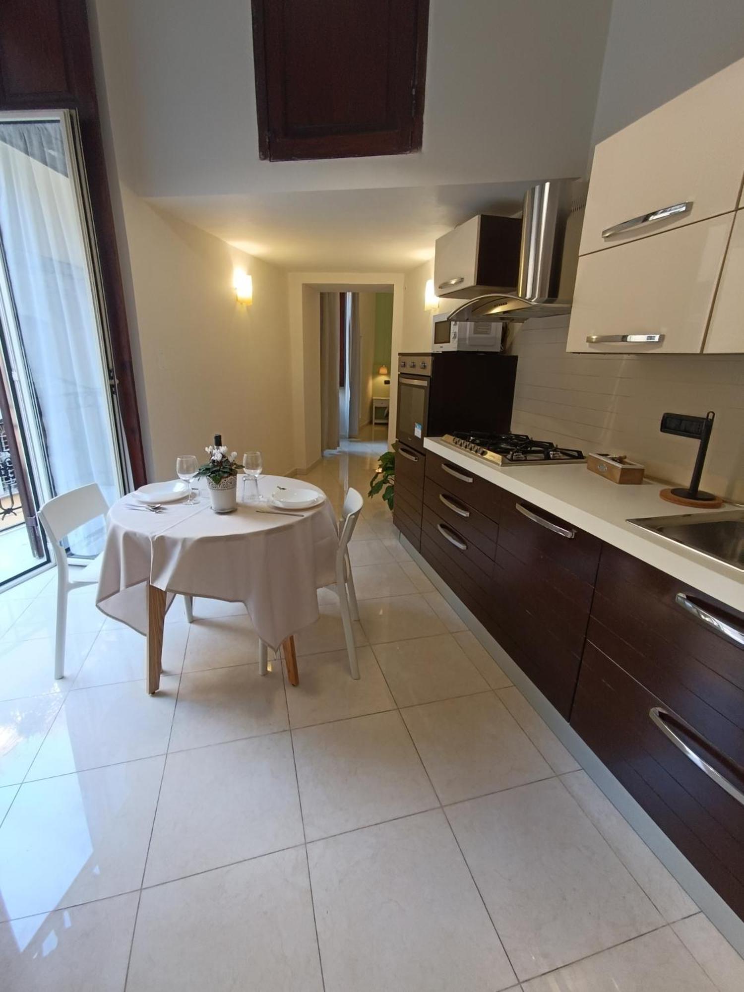 Residenza Geri - Suite And Home Napoli Centro ภายนอก รูปภาพ