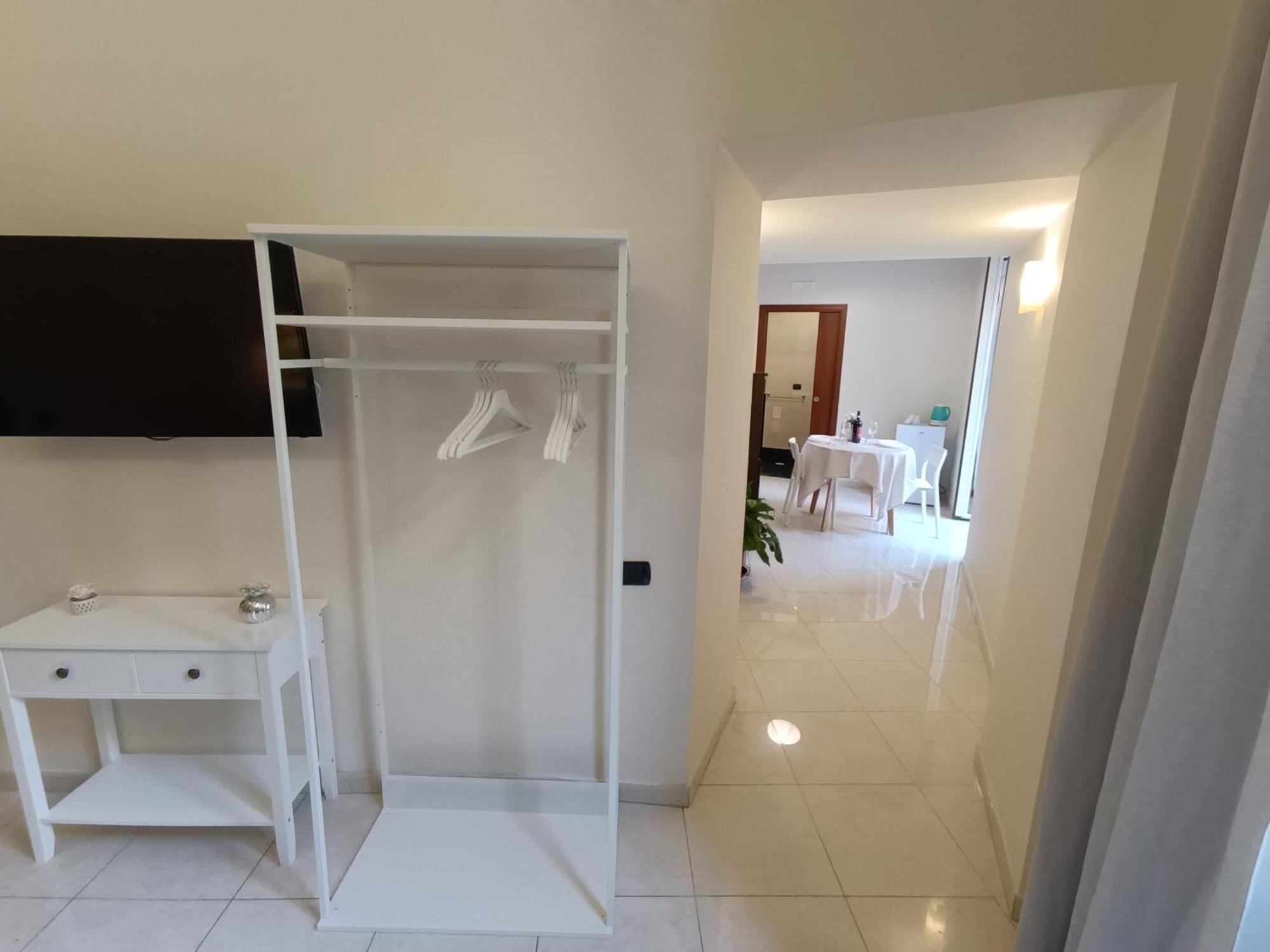 Residenza Geri - Suite And Home Napoli Centro ภายนอก รูปภาพ